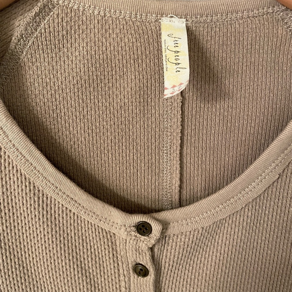 Free people long sleeve Henley with sweater cuff sz Small - Picture 2 of 5